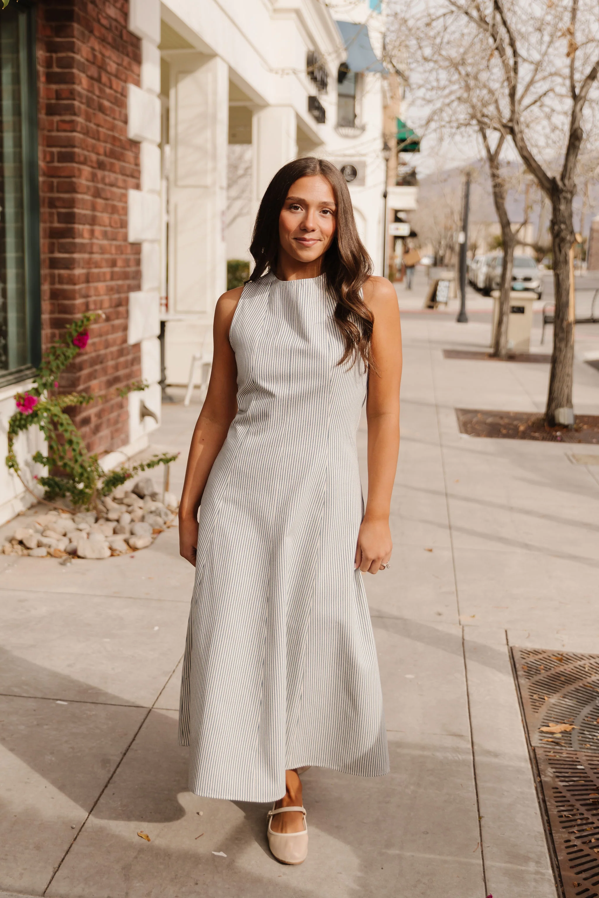 THE JAELYNN PINSTRIPE SLEEVELESS DRESS IN BLUE - Payfeveri