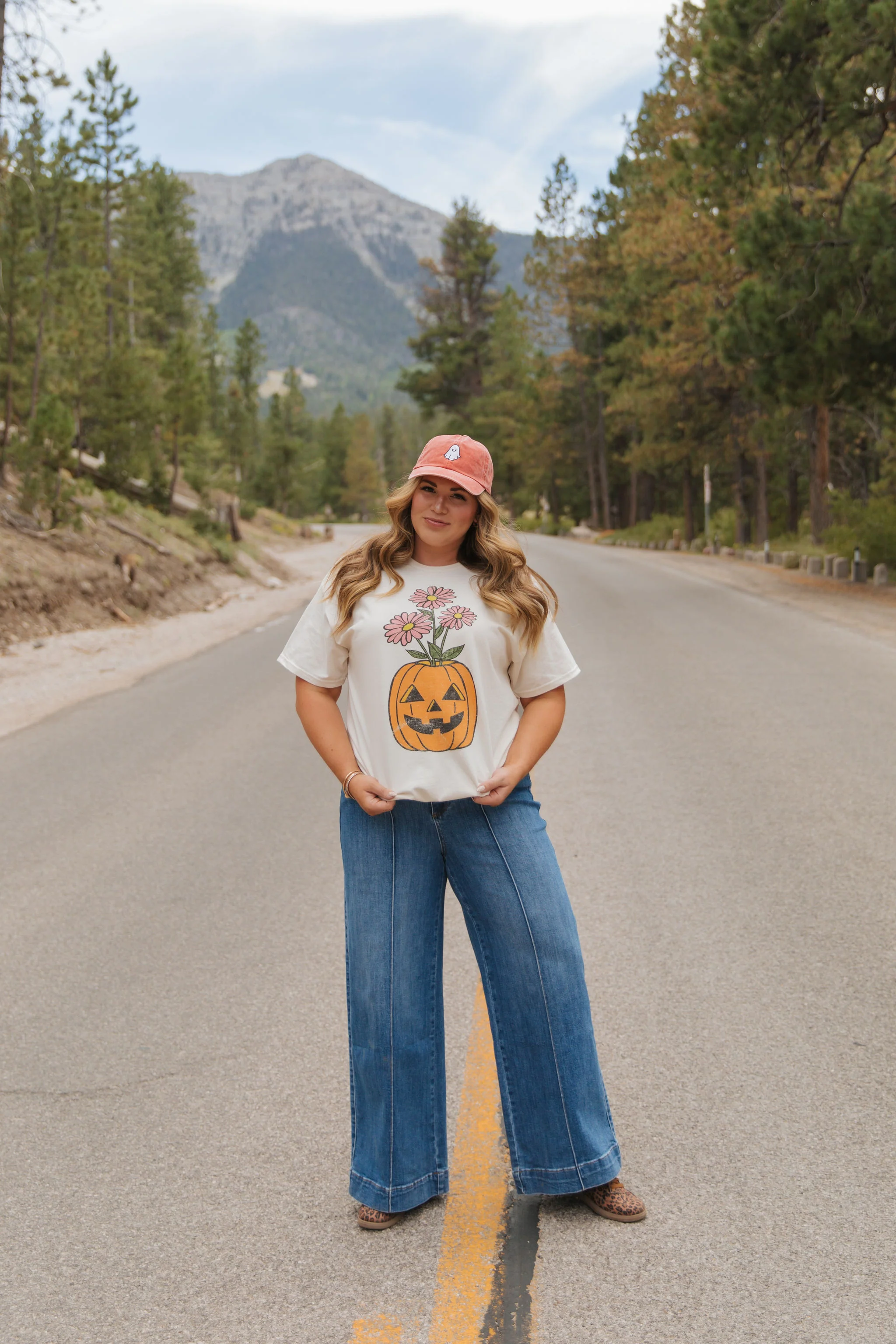 THE PUMPKIN VASE TEE IN IVORY - Payfeveri
