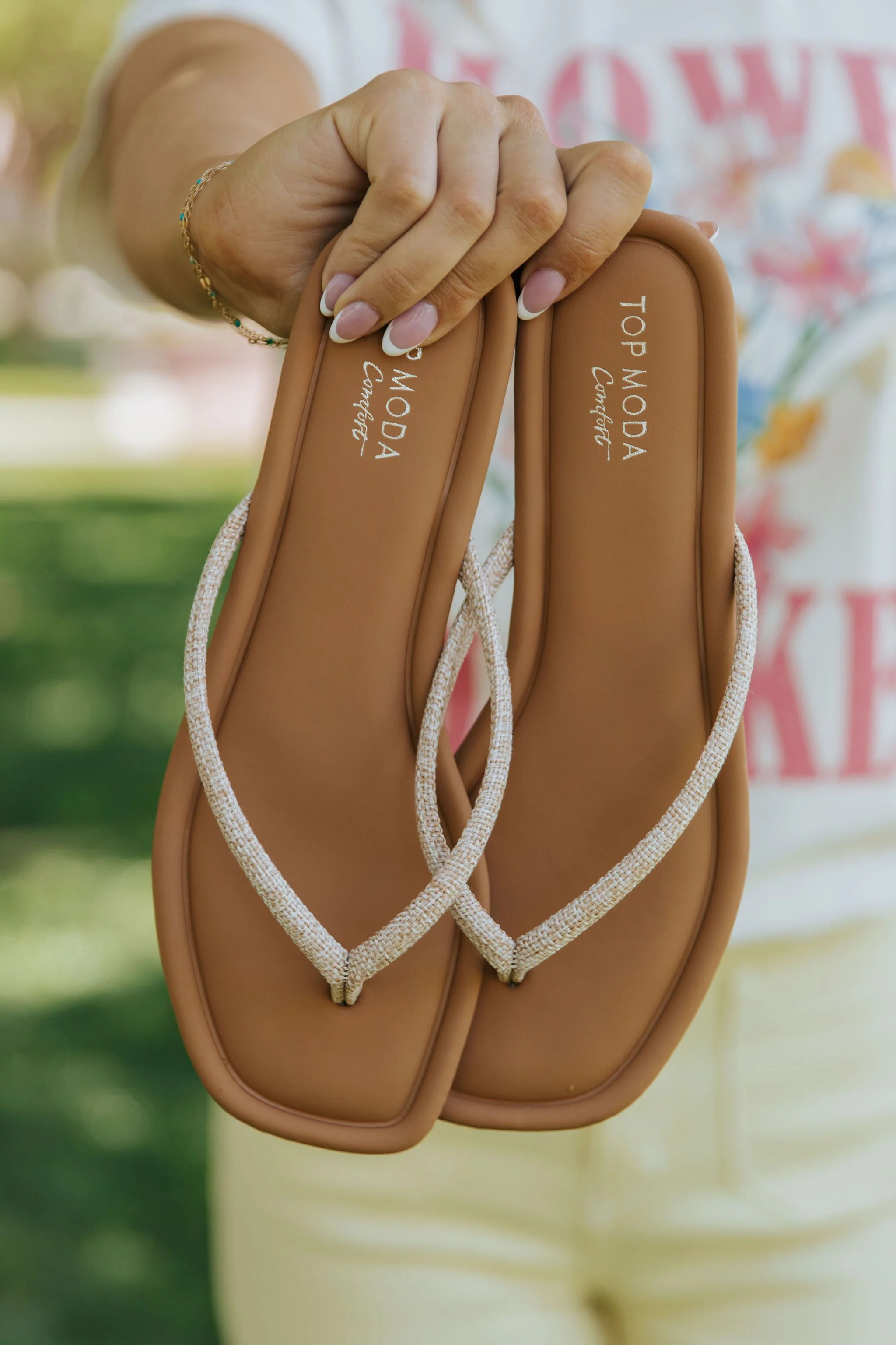 THE SQUARE TOE STRAP SANDALS IN BEIGE LINEN - Payfeveri