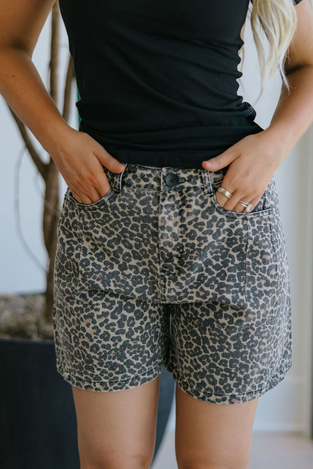 THE LAYTON RELAXED SHORTS IN LEOPARD - Payfeveri