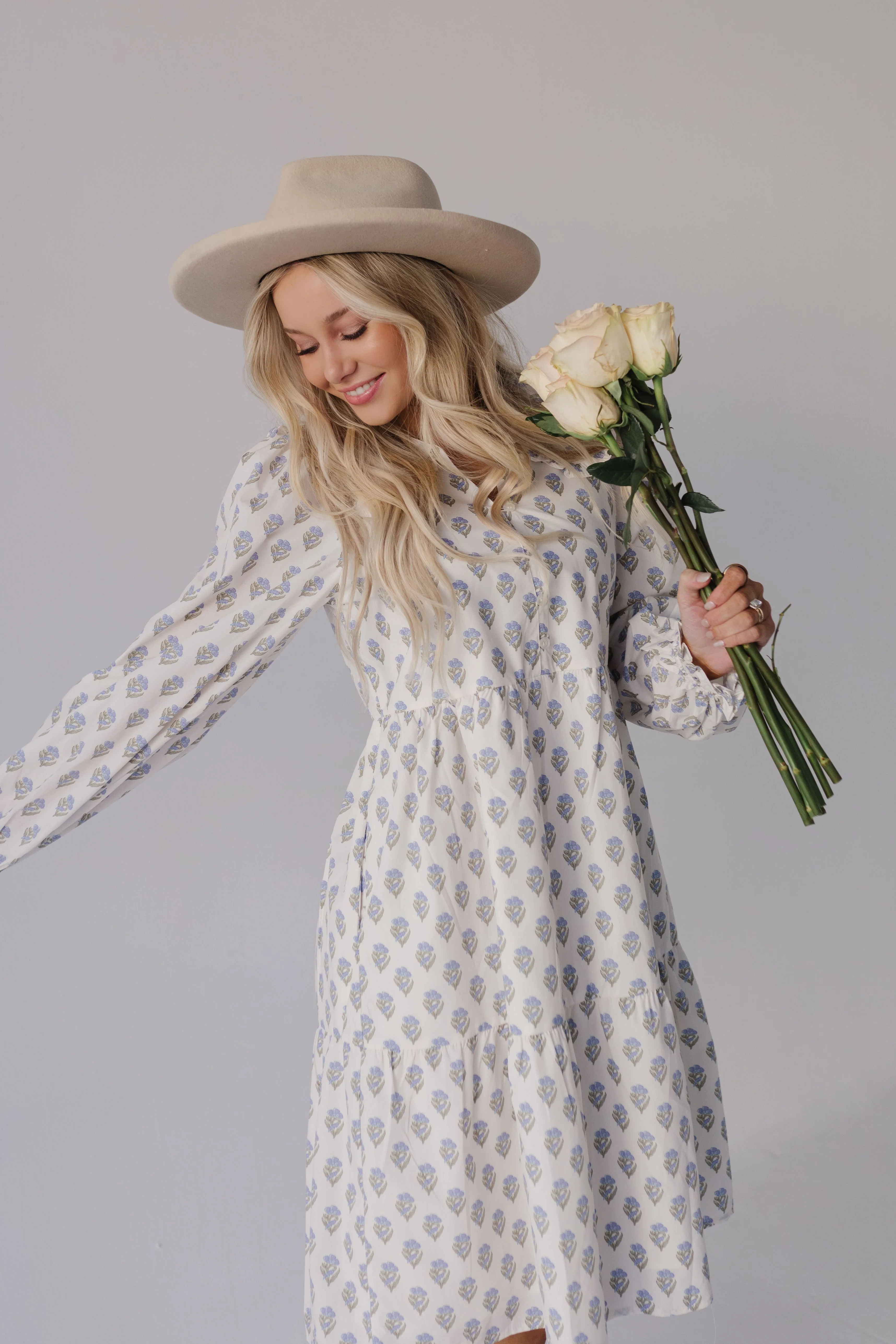 THE BROOKS FLORAL MIDI DRESS IN BLUE - Payfeveri