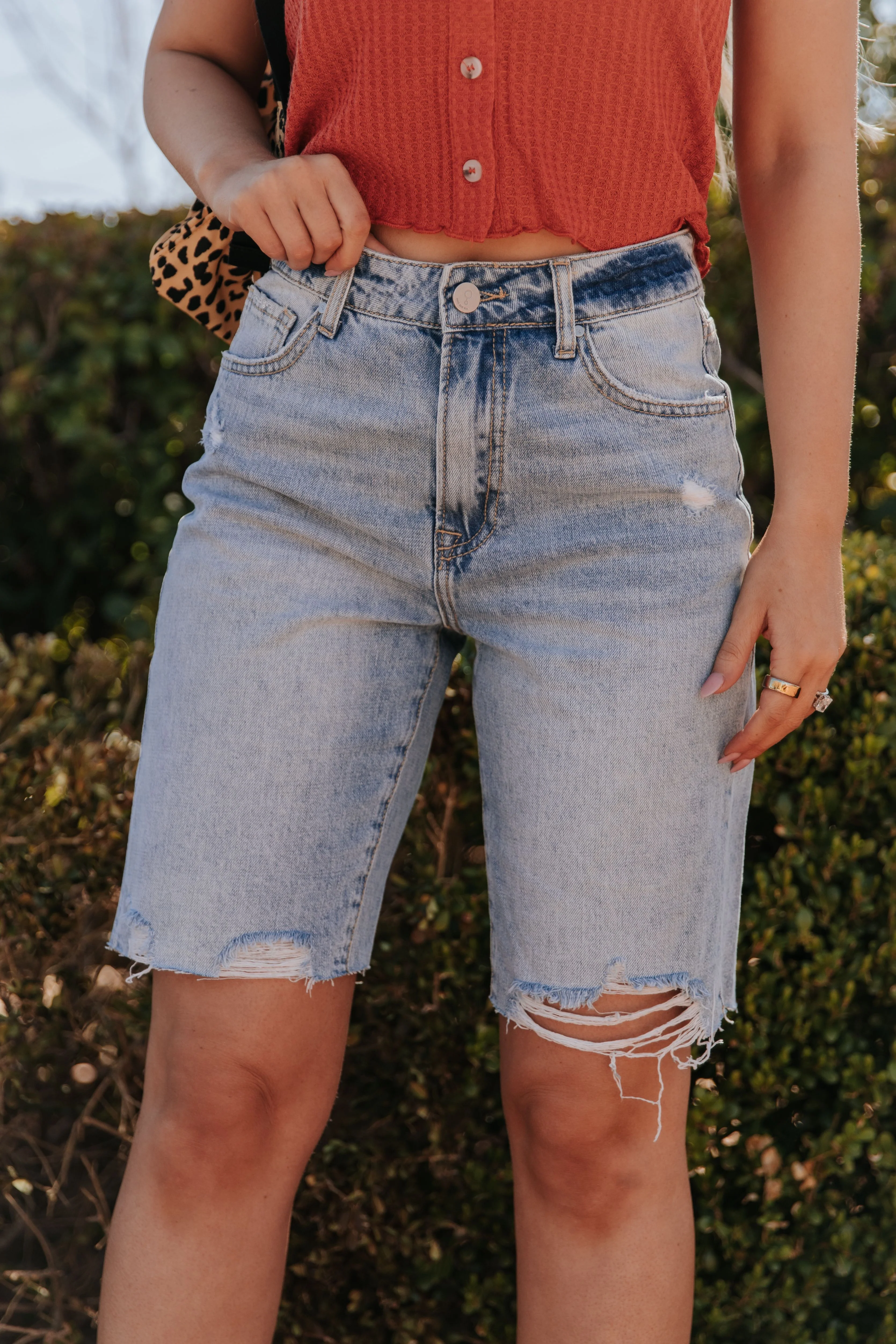 THE LILO HIGH RISE DISTRESSED BERMUDA SHORTS IN MEDIUM WASH - Payfeveri
