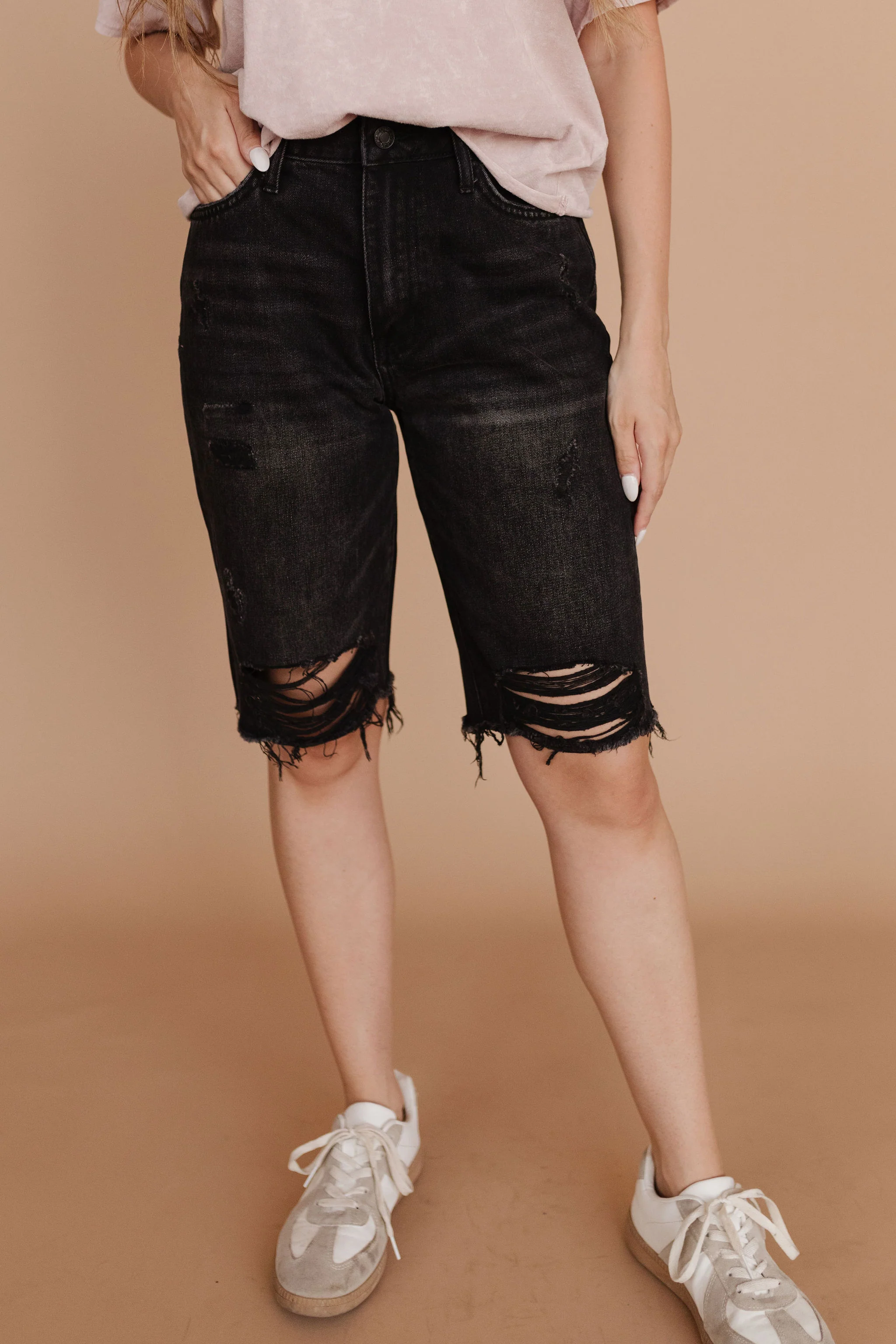 THE DAD RELAXED DENIM SHORTS IN BLACK BY VERVET - Payfeveri