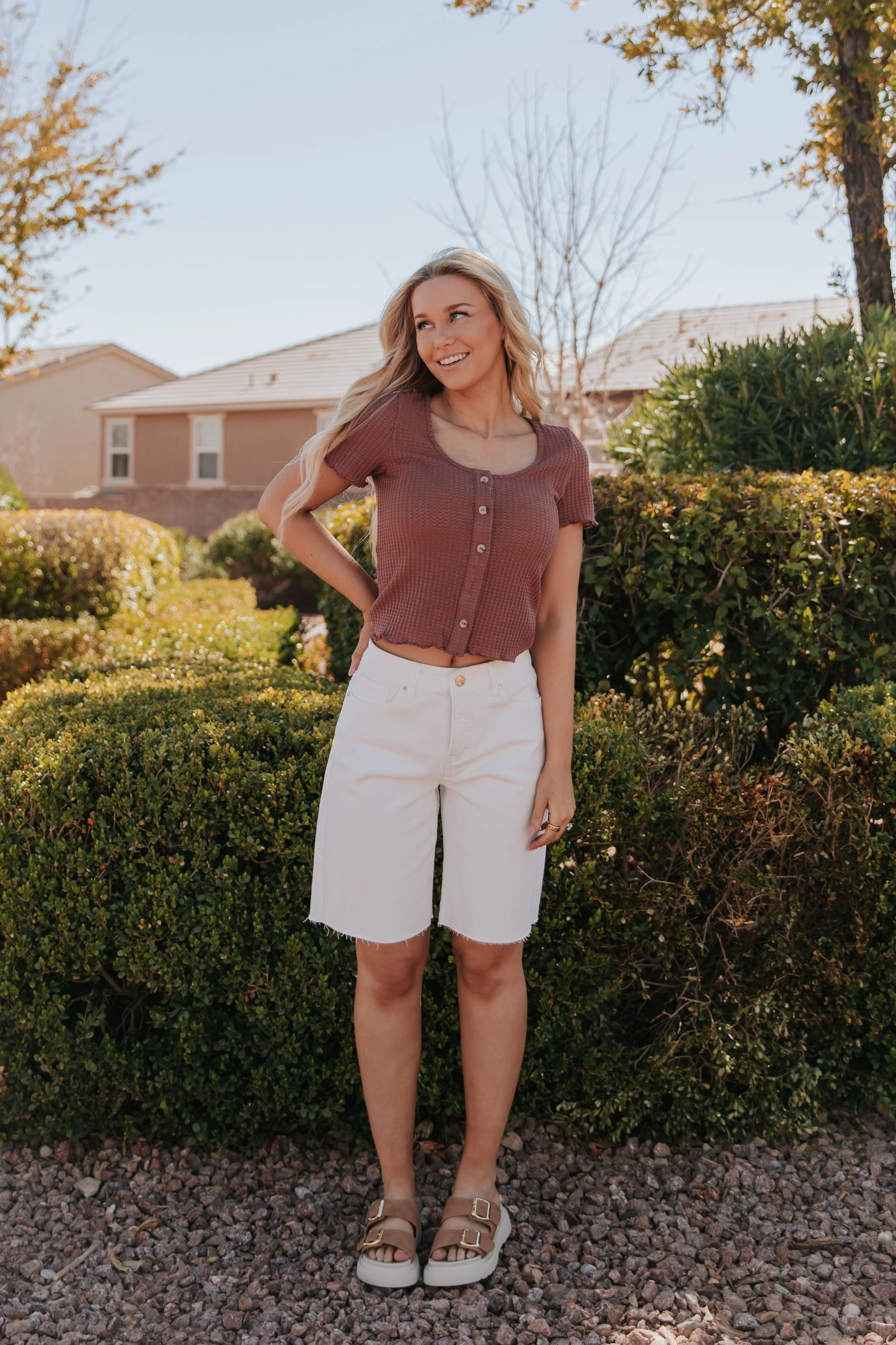 THE RYKER RELAXED FIT BERMUDA SHORTS IN WHITE - Payfeveri