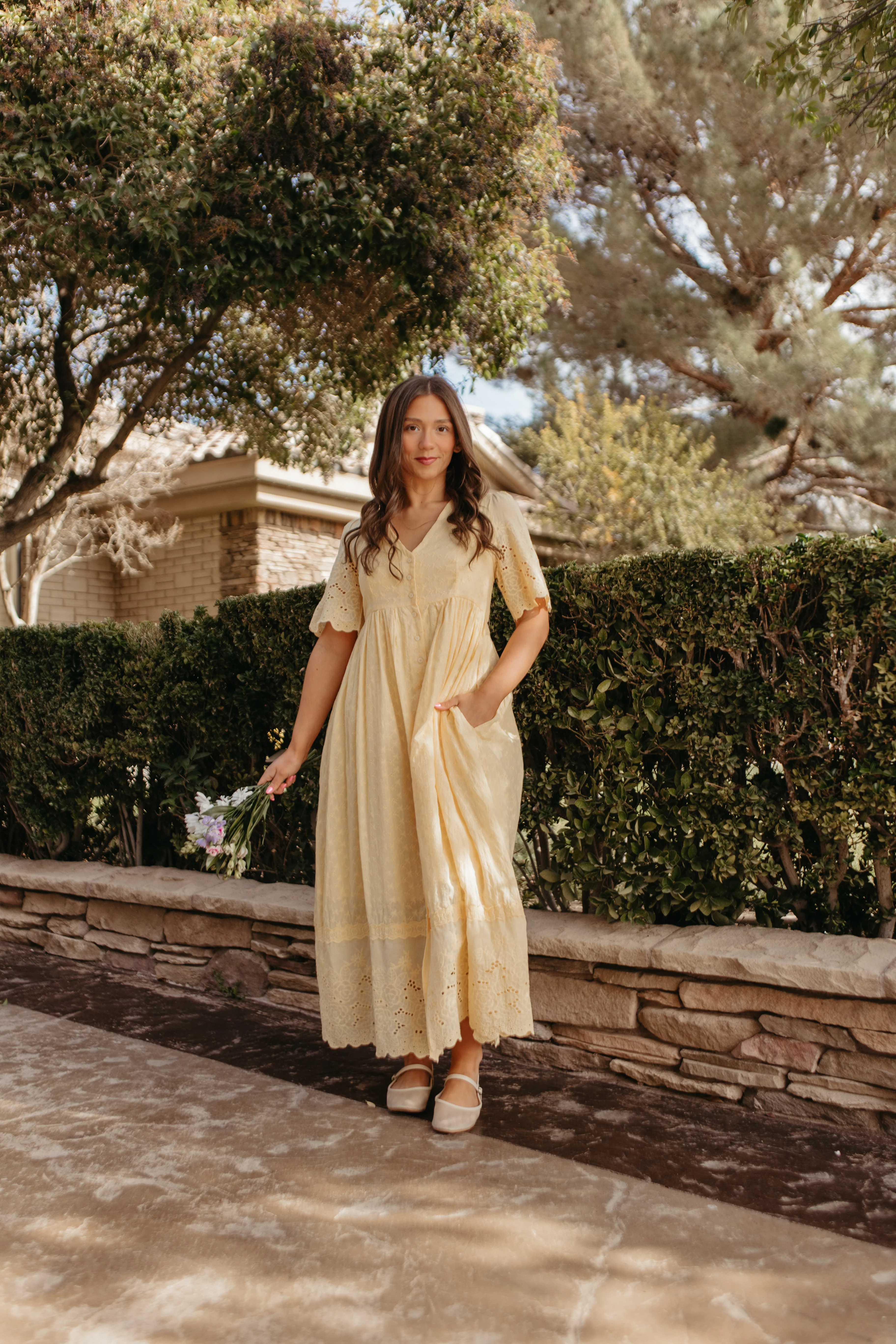 THE LEIYAH EYELET BUTTON DOWN DRESS IN SUNWASHED - Payfeveri