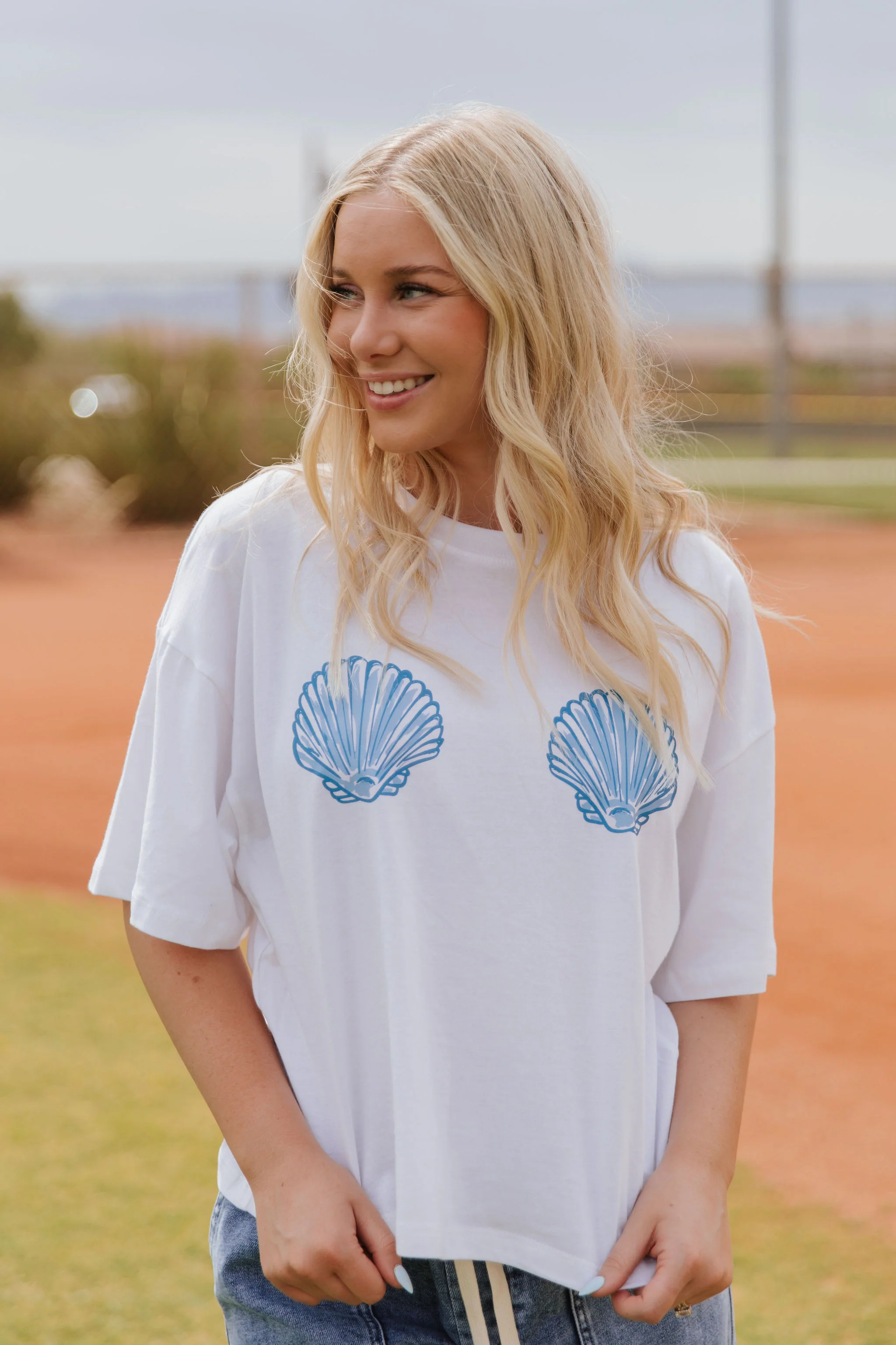THE ARIEL SEA SHELL CROPPED TEE IN WHITE - Payfeveri