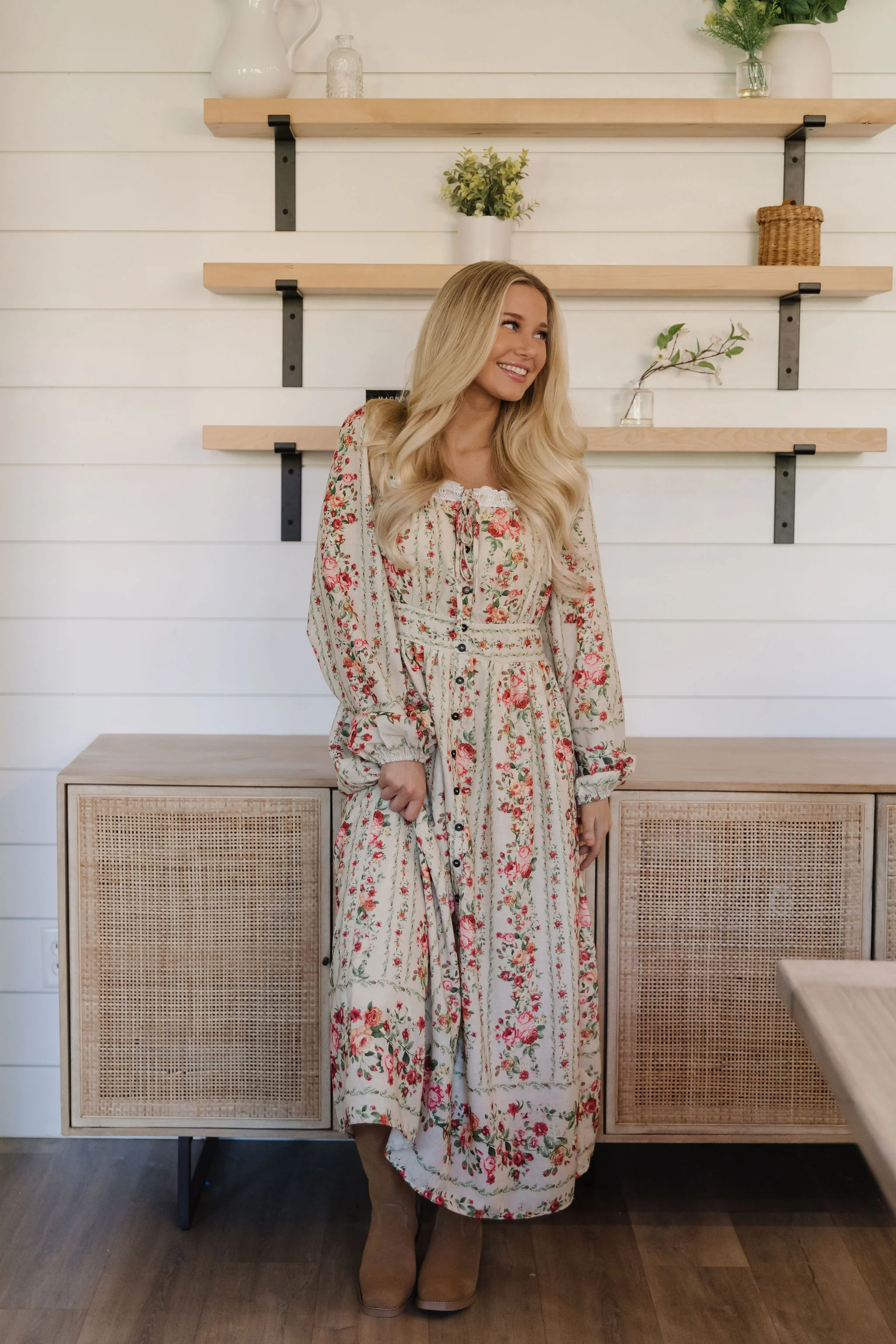 THE EMILEE FLORAL MIDI DRESS IN CREAM - Payfeveri