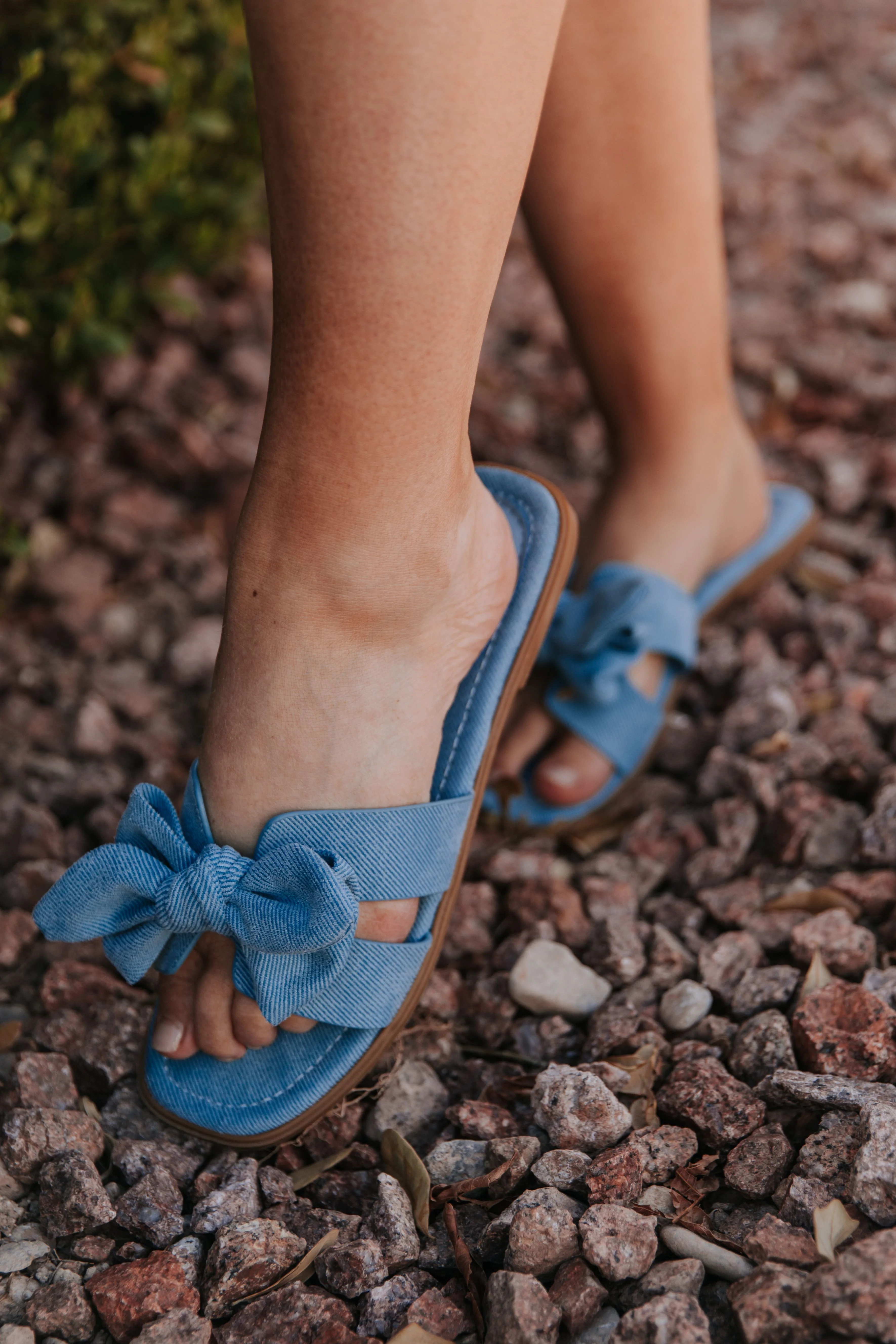 THE BOW SANDALS IN BLUE DENIM - Payfeveri