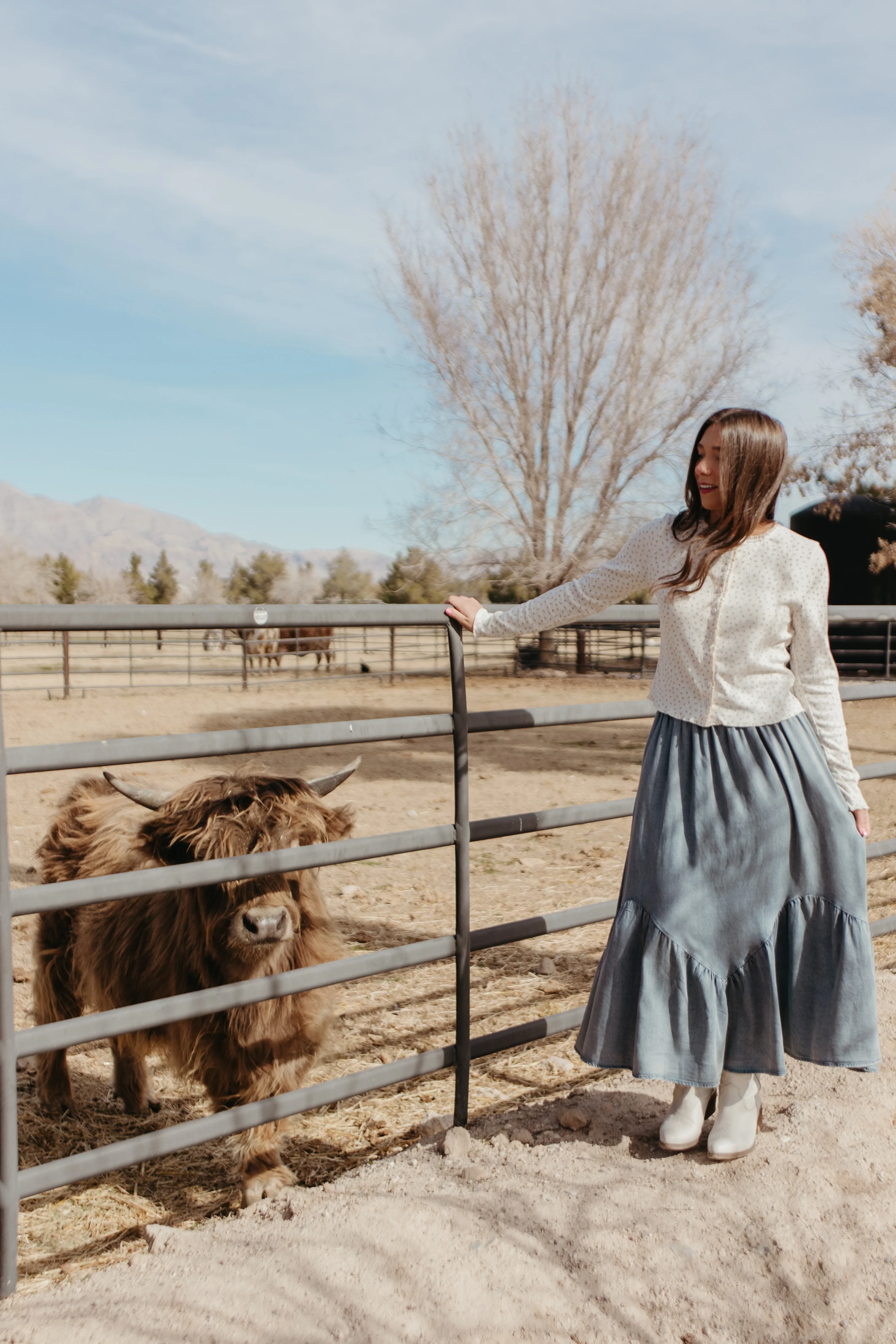 THE FINLEY FLORAL TOP IN CREAM - Payfeveri