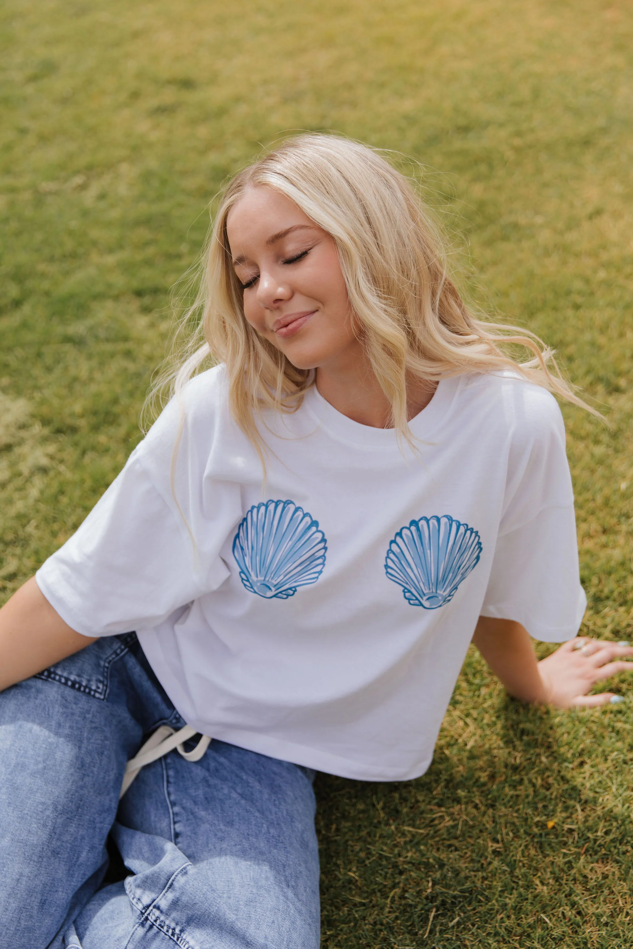 THE ARIEL SEA SHELL CROPPED TEE IN WHITE - Payfeveri