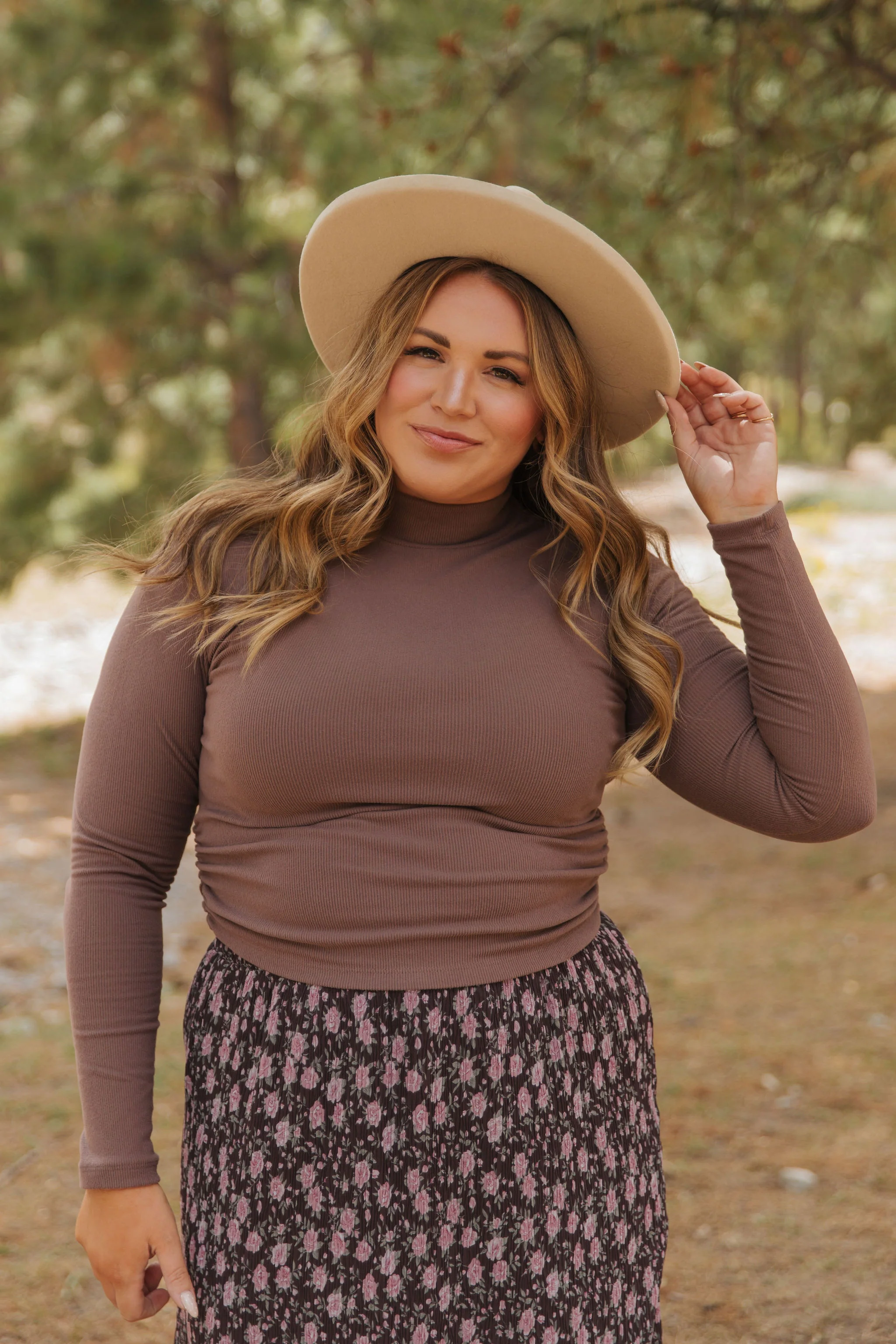 THE RICKIE RUCHED TURTLE NECK IN BROWN - Payfeveri