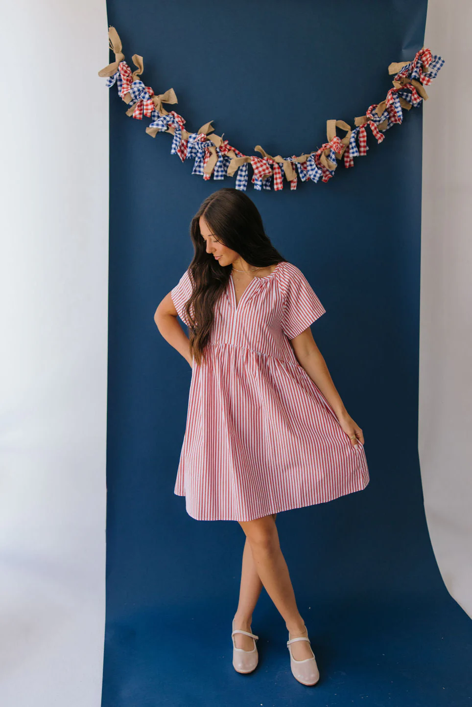 THE ABBY STRIPED BABYDOLL DRESS IN WHITE - Payfeveri