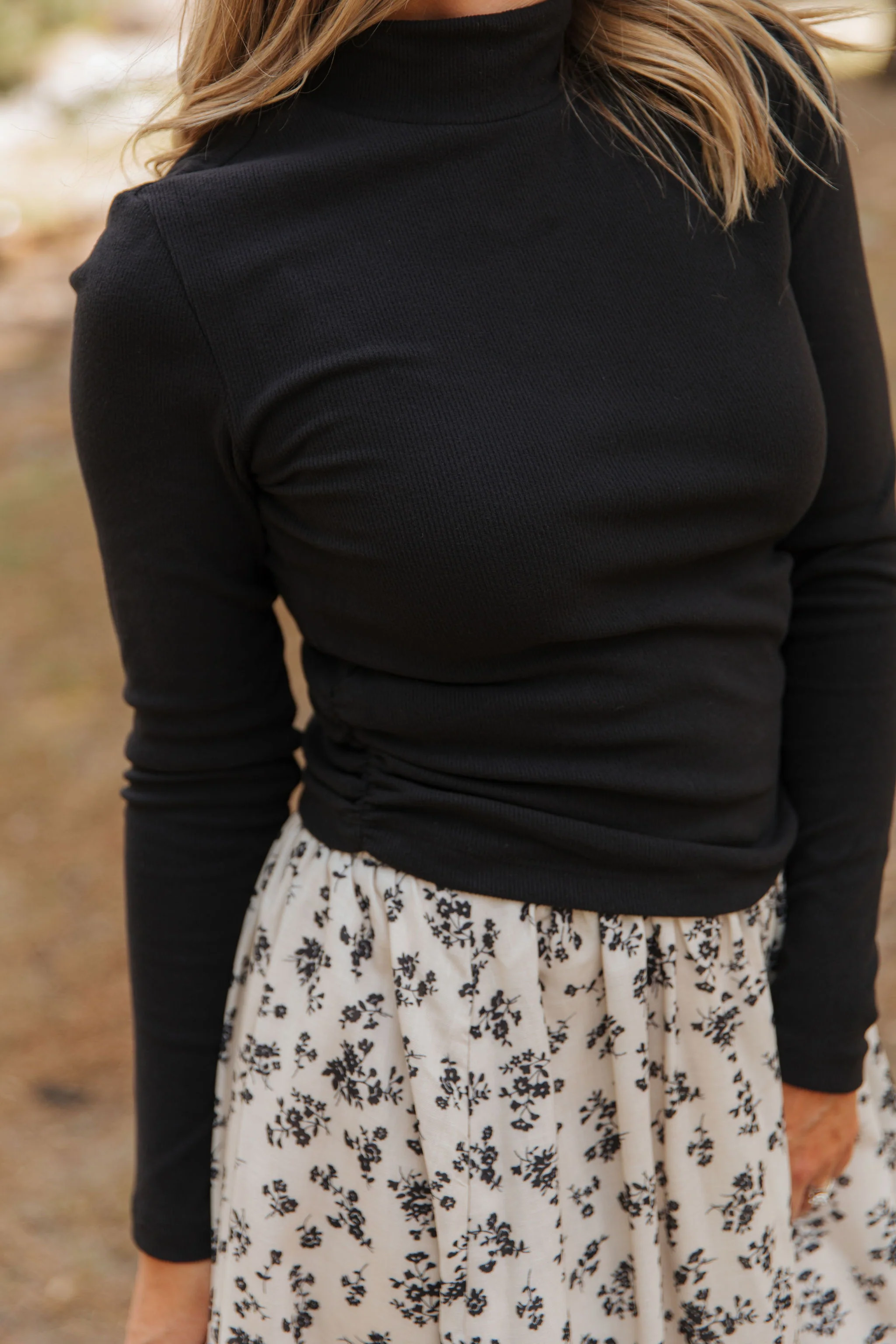 THE RICKIE RUCHED TURTLE NECK IN BLACK - Payfeveri
